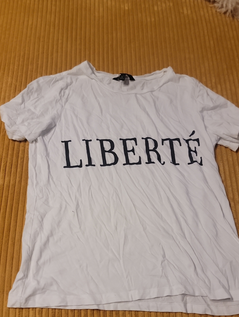 🍍3 For 15🍍Banana Republic White Graphic 'LIBERTÉ' Short Sleeve Tee